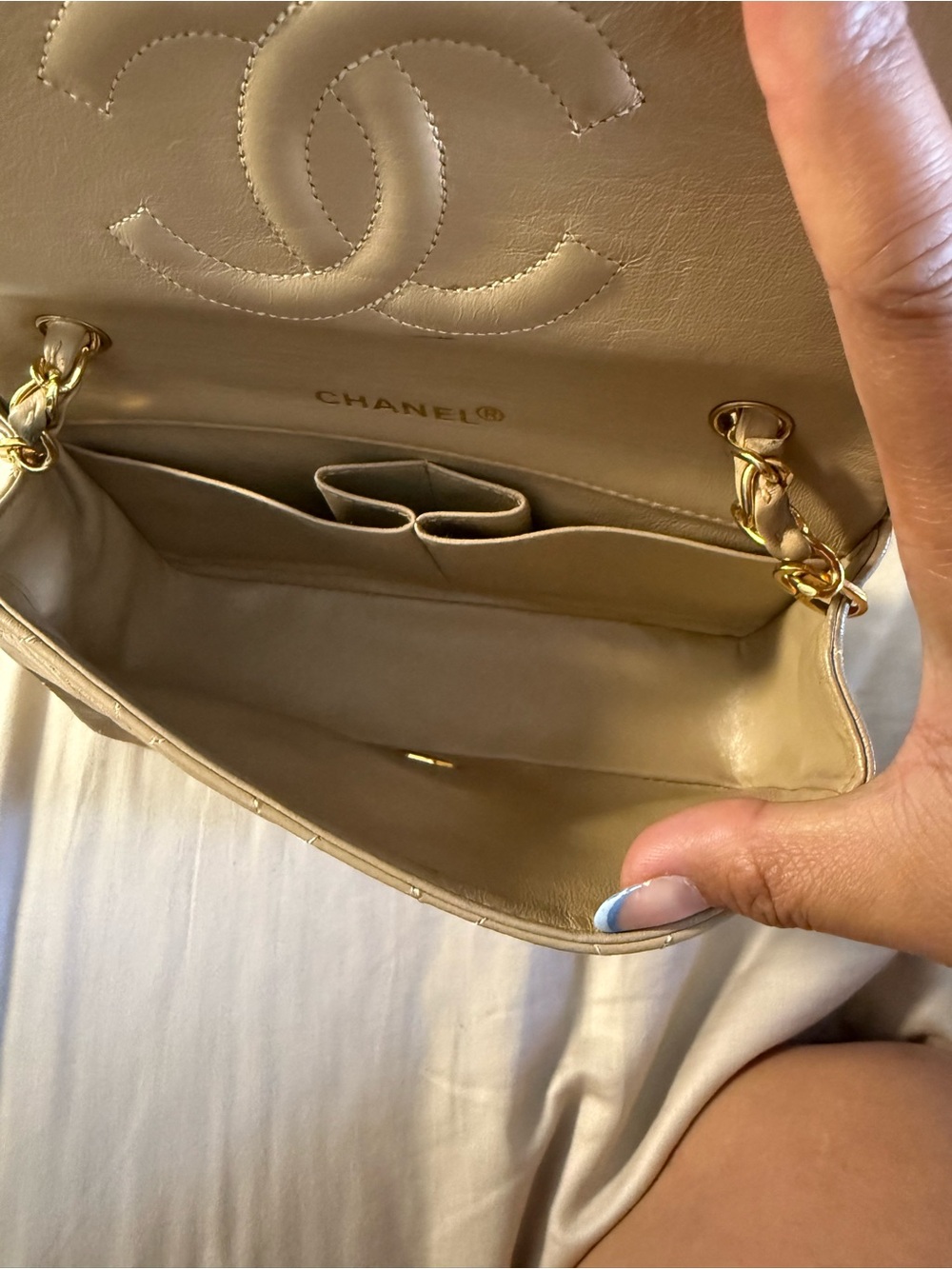 CHANEL Beige Quilted Lambskin Shoulder Bag with Gold Hardware - Picture 3 of 5